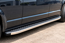 Volkswagen T5 2010-2015 Progi Boczne BlackLine (2 szt, Aluminium) Krótki Rozstaw Osi zdjęcia 1