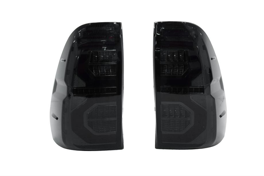 Toyota Hilux 2015- Lampy tylne V3 (2 szt.) Image