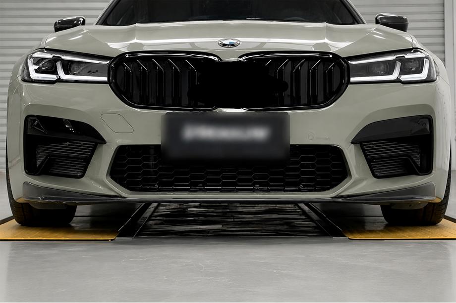 BMW Seria 5 G30/G31 2017–2023 Dokładka przedniego zderzaka CS-Style (do M5 2020-2023, ABS) Image