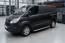 Ford Custom 2013-2022 Progi Boczne BlackLine (2 szt, Aluminium) zdjęcia 1