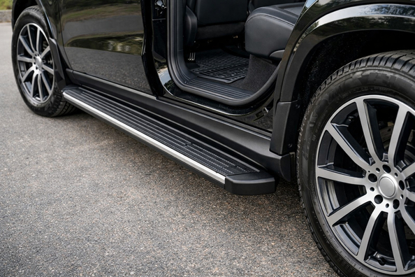 Mercedes GLS X167: akcesoria na czystsze progi i łatwiejsze wsiadanie