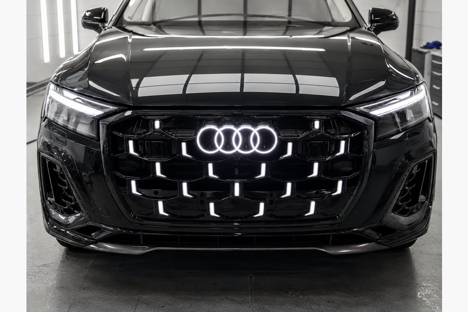 Audi Q7 2015–2026 Przedni grill RSQ-Style LED (2024-2026, czarny połysk) Image