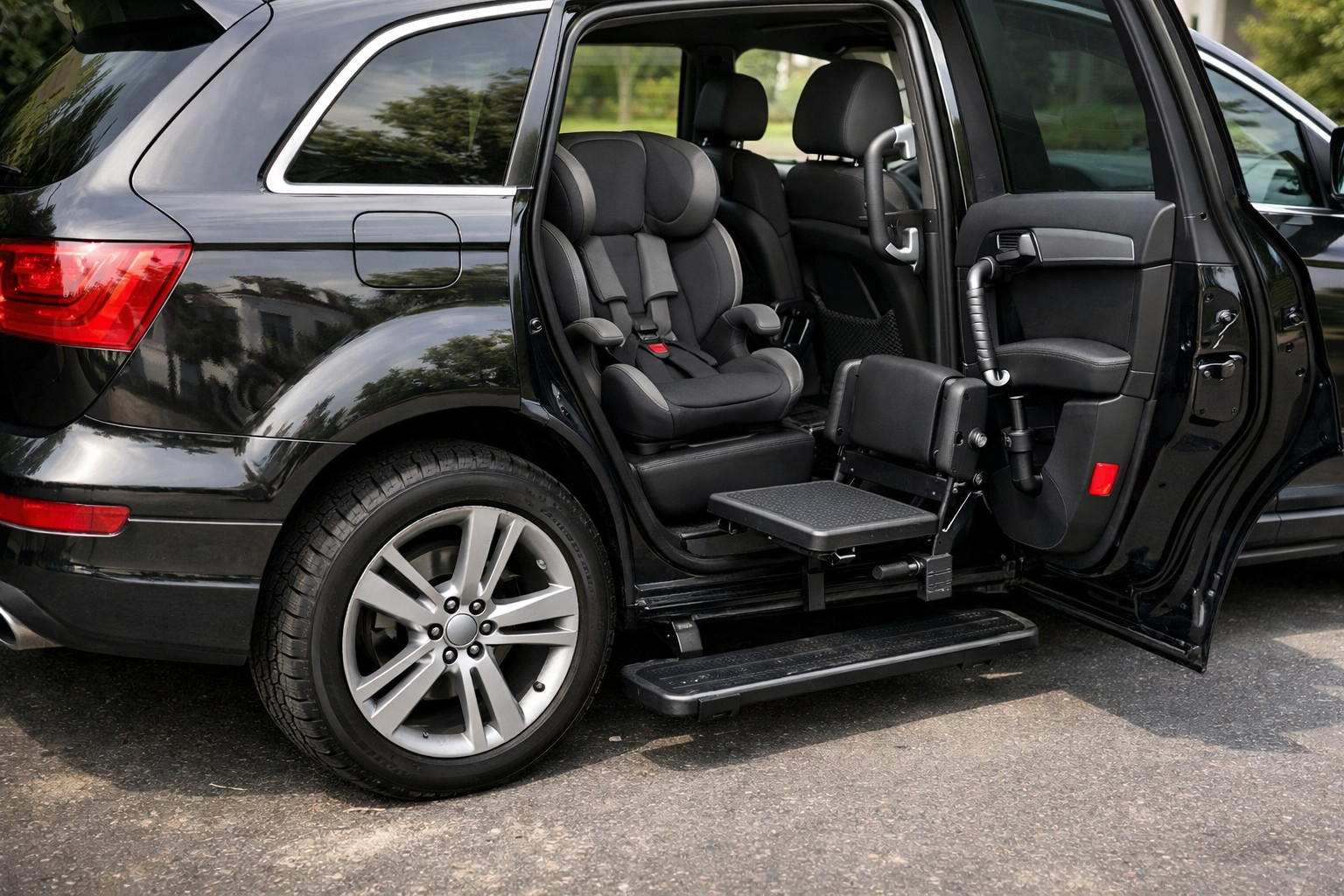 Co zamontować w Audi Q7 2005-2015, aby ułatwić wsiadanie dzieciom i seniorom