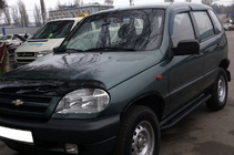 Chevrolet Niva 1998-2020 Progi boczne Premium Black (2 szt., stal nierdzewna) zdjęcia 1