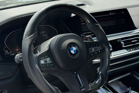BMW X5 G05 2018 → X5M 2025: pełny upgrade z karbonowym body kitem i kierownicą M Zdjęcie 2