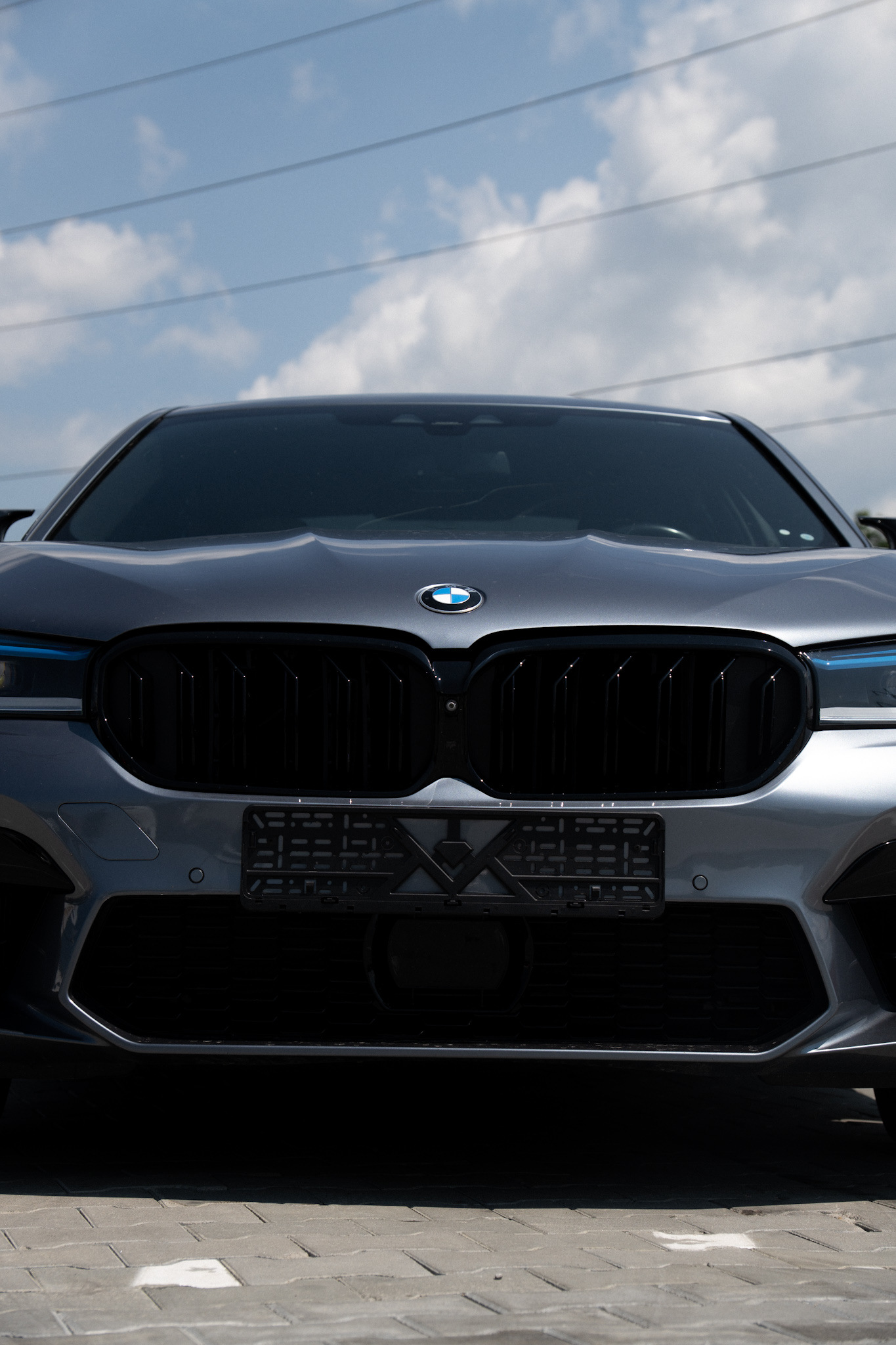 Z seryjnego BMW G30 do M5 Competition 2021: co zamontowano