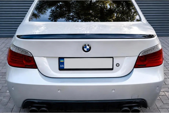 BMW E60: montaż spoilera w stylu M5
