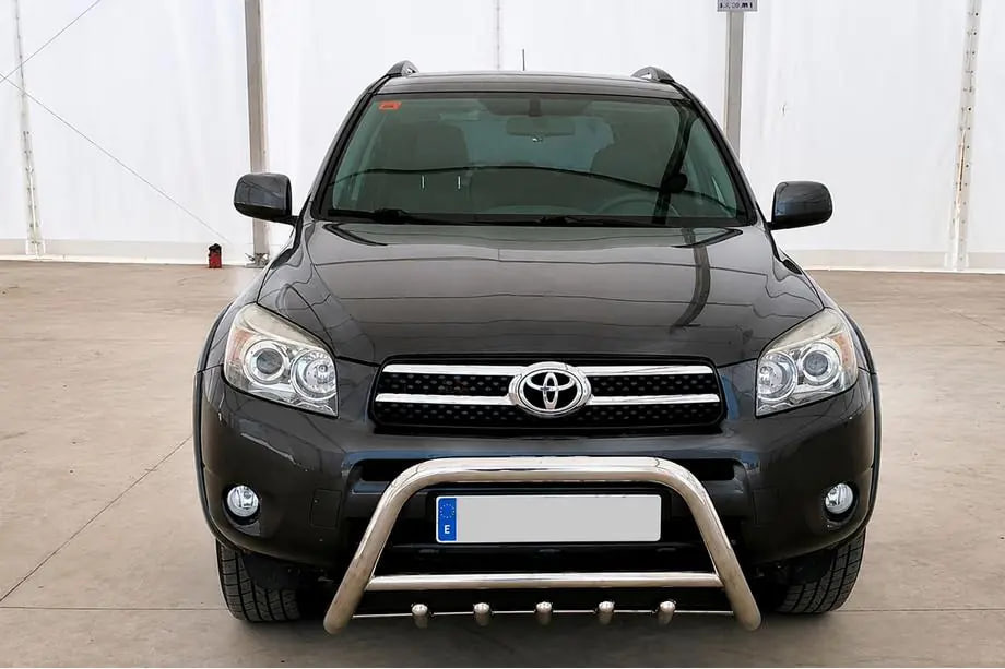Kompleksowy montaż osłon na Toyota RAV4: przedni bullbar, progi boczne i tylna rura