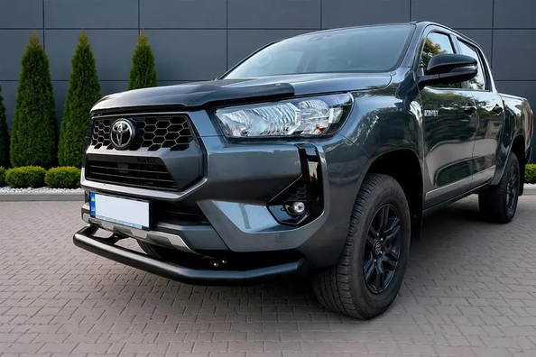 Toyota Hilux 2020: montaż przedniej osłony — nasze realizacje Zdjęcie 1