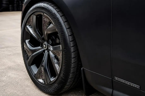 Range Rover Sport 2025: montaż stylowych felg aluminiowych Zdjęcie 3