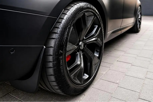 Range Rover Sport 2025: montaż stylowych felg aluminiowych Zdjęcie 7