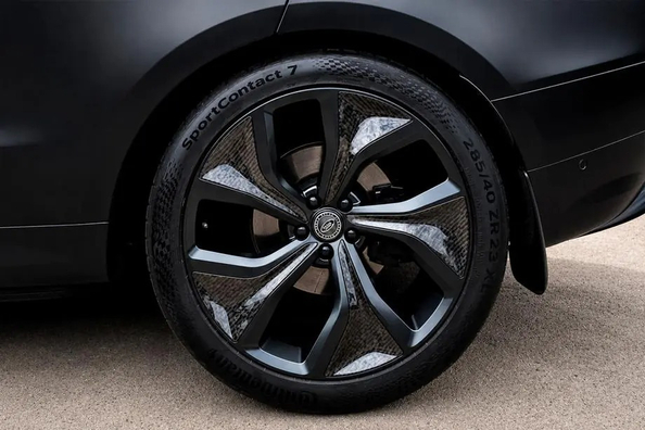 Range Rover Sport 2025: montaż stylowych felg aluminiowych Zdjęcie 6