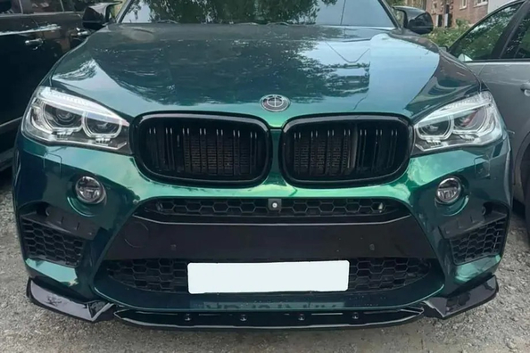 Tuning BMW X5 F15: nakładki lusterek, spoiler i przedni lip