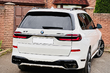 BMW X7 G07 2019–: montaż zestawu liftingu LCI M-Performance zdjęcia 8