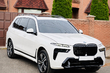 BMW X7 G07 2019–: montaż zestawu liftingu LCI M-Performance zdjęcia 2
