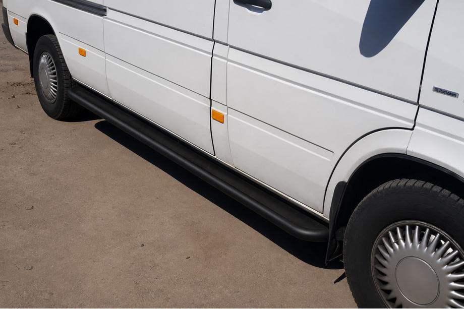 Volkswagen LT 1995-2006 Stopnie boczne Premium Black (2 szt., stal nierdzewna) Średni Rozstaw Osi, Ø60 Zdjęcia 3