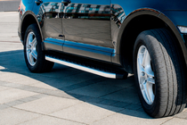 Volkswagen Touareg 2002–2010 Progi Boczne BlackLine (2 szt, Aluminium) zdjęcia 2