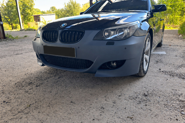 Tuning BMW E60/E61: montaż przedniego zderzaka M5