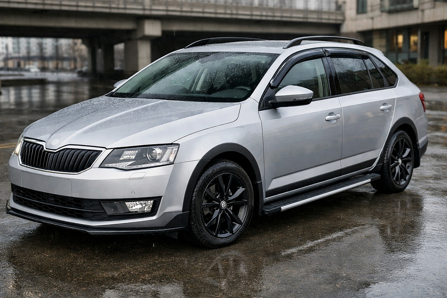 Startowy upgrade Skoda Octavia A7: miasto, deszcz i czyste progi