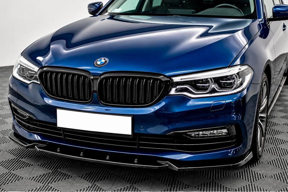 BMW Seria 5 G30/G31 2017–2023 Dokładka przedniego zderzaka DPT (do Base 2017-2020, czarny połysk, wtrysk) Image