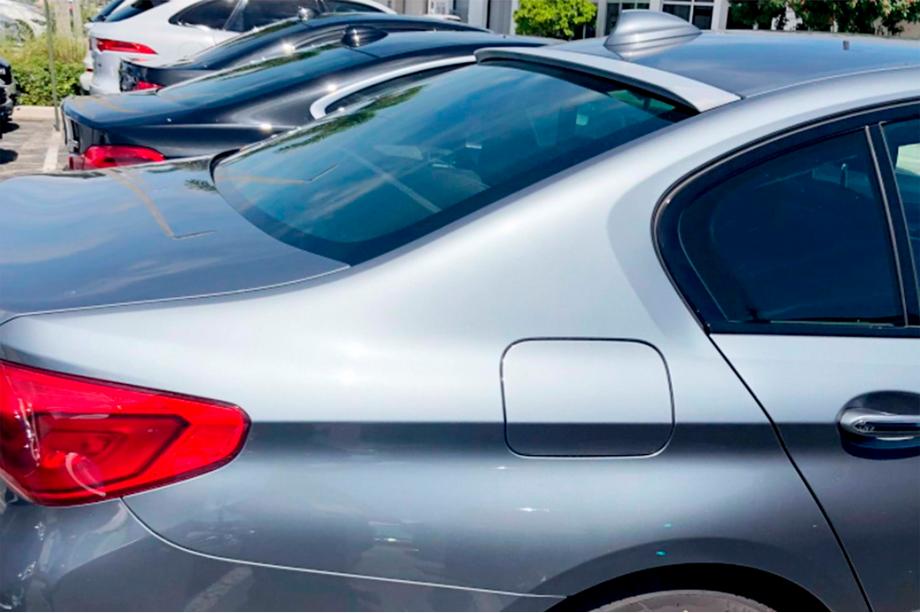 BMW Seria 5 G30/G31 2017–2023 Górny spoiler DPT (do G30, czarny połysk) Zdjęcia 2