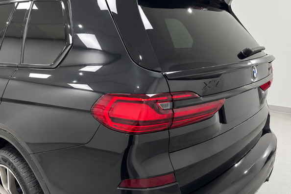 BMW X7 G07 2019–2022: montaż pakietu nadwozia Paradigm Black Knight V2 na M-Sport — nasze realizacje
