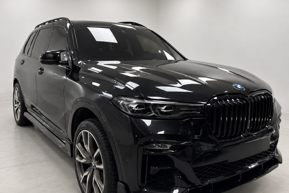 BMW X7 G07 2019–2022: montaż pakietu nadwozia Paradigm Black Knight V2 na M-Sport — nasze realizacje Zdjęcie 3