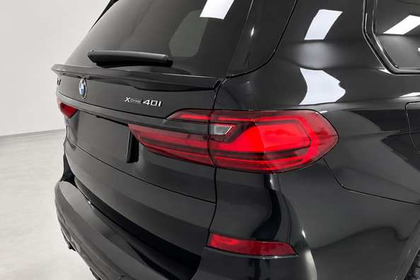 BMW X7 G07 2019–2022: montaż pakietu nadwozia Paradigm Black Knight V2 na M-Sport — nasze realizacje Zdjęcie 6