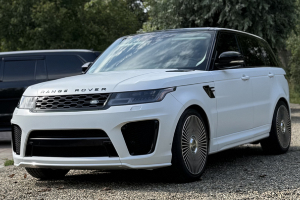 Range Rover Sport L494 2018–2022: montaż body kitu SVR – nasze realizacje Zdjęcie 17