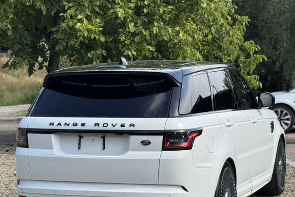 Range Rover Sport L494 2018–2022: montaż body kitu SVR – nasze realizacje Zdjęcie 13