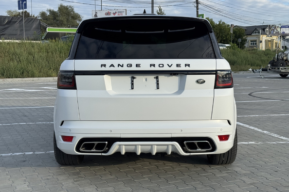 Range Rover Sport L494 2018–2022: montaż body kitu SVR – nasze realizacje Zdjęcie 10