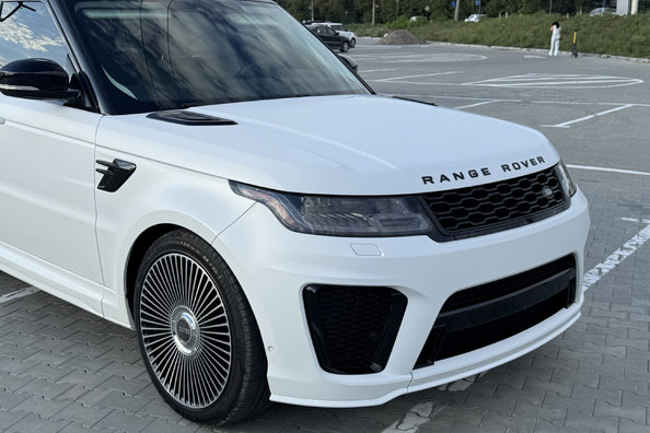 Range Rover Sport L494 2018–2022: montaż body kitu SVR – nasze realizacje Zdjęcie 5