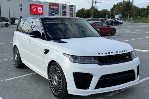 Range Rover Sport L494 2018–2022: montaż body kitu SVR – nasze realizacje Zdjęcie 4