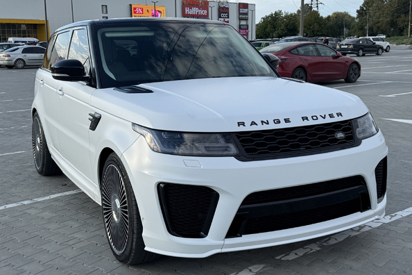 Range Rover Sport L494 2018–2022: montaż body kitu SVR – nasze realizacje Zdjęcie 3