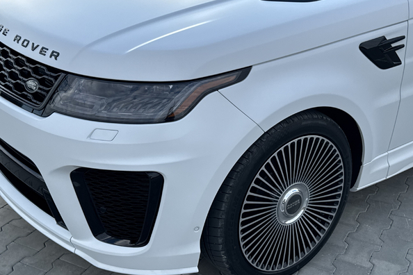 Range Rover Sport L494 2018–2022: montaż body kitu SVR – nasze realizacje Zdjęcie 2
