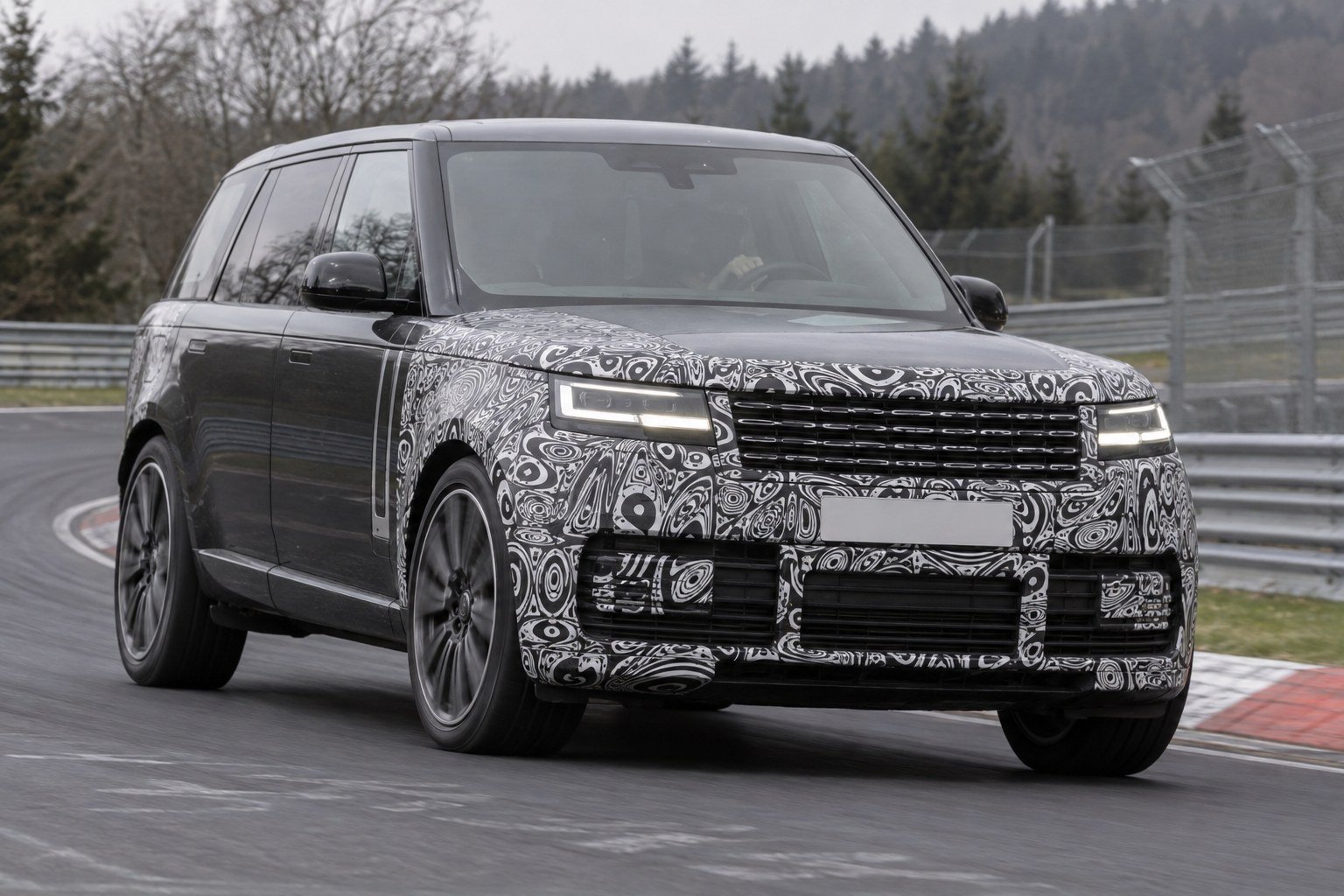 Range Rover lifting 2027: co zmieni się w L460 wzorem elektrycznego Range Rovera
