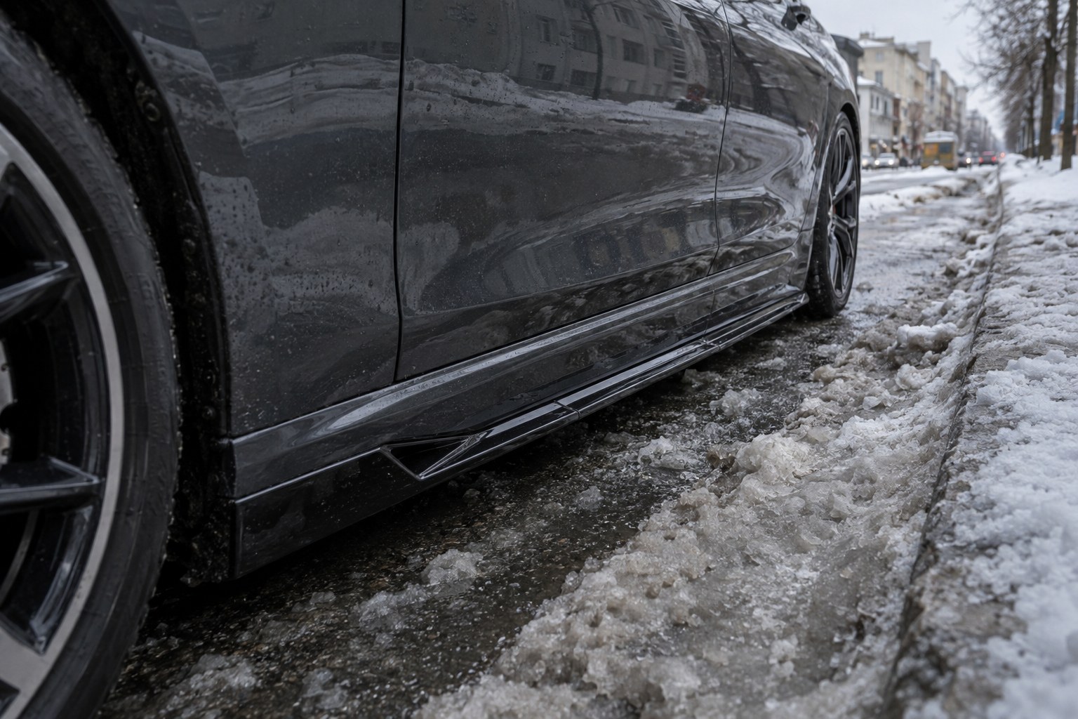 Nakładki progowe AMG i M-Sport (ostrza) zimą: śnieg, koleiny i krawężnik — co sprawdzić