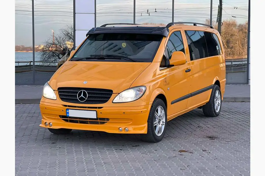 Mercedes Vito W639 2004-2014 Daszek na przednia szybe (czarny polysk, 5mm) Image