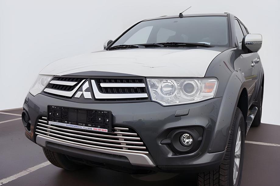 Mitsubishi Pajero Sport 2008-2015 Osłona Atrapy Chłodnicy Przedniej Image