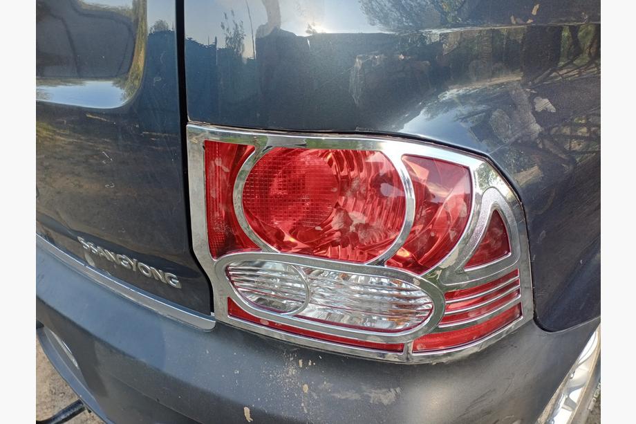 SsangYong Action 2005-2018 Chromowane Nakladki na Lampy Tylne (2 szt, plastik) Image