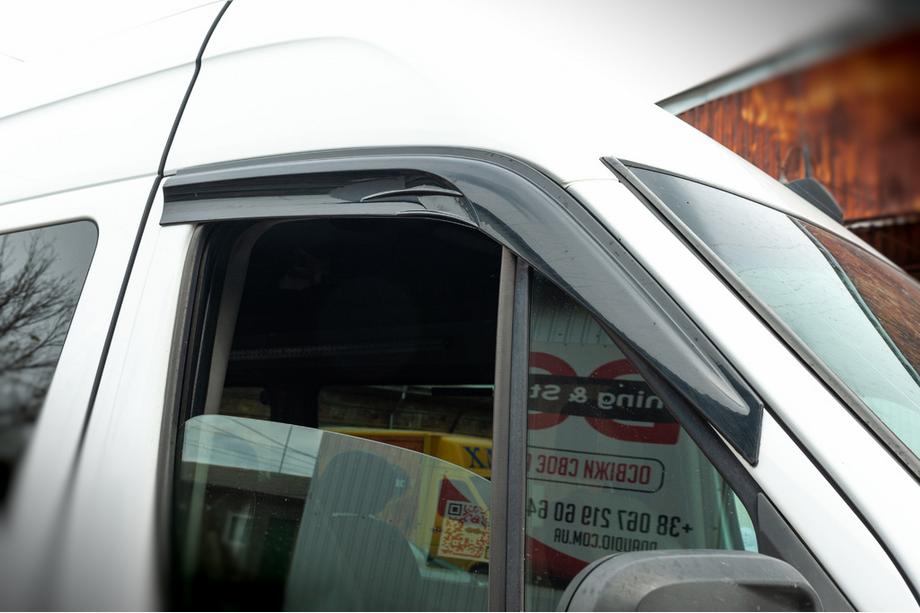 Volkswagen Crafter 2006-2016 Deflektory Okien (2 szt., Sunplex Sport) Zdjęcia 7