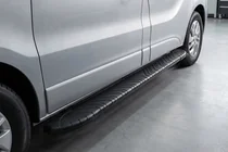 Renault Trafic 2001–2015 Progi Boczné Bosphorus Black (2 szt., Aluminium) zdjęcia 1