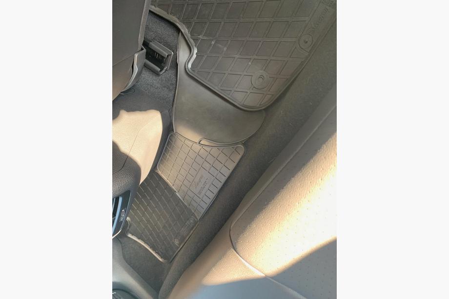 Volkswagen Golf 7/E-Golf 2012-2020 Dywaniki gumowe (4 szt, Stingray Premium) Zdjęcia 4