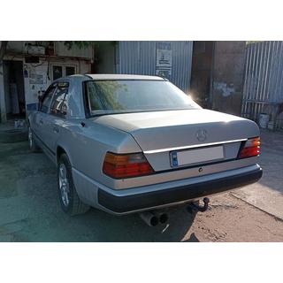 Listwa na klape bagaznika stal nierdzewna Mercedes E-class W124 1984–1997 zdjęcia 2