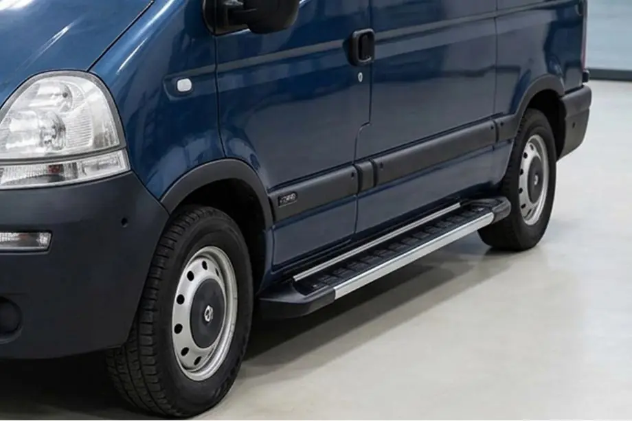 Nissan Interstar 2002-2010 Progi Boczné RedLine V1 (2 szt., Aluminium) Image