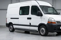 Nissan Interstar 2002-2010 Progi Boczné Bosphorus Black (2 szt., Aluminium) zdjęcia 1