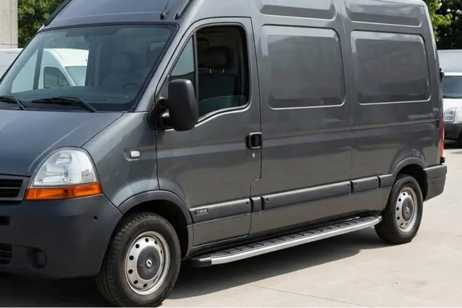 Nissan Interstar 2002-2010 Progi Boczné Fullmond (2 szt., Aluminium) Image