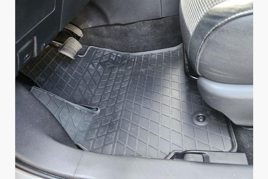 Toyota Auris 2012-2018 Dywaniki gumowe (4 szt, Stingray Premium) Image