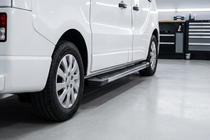 Renault Trafic 2015- Progi Boczné RedLine V1 (2 szt., Aluminium) zdjęcia 1