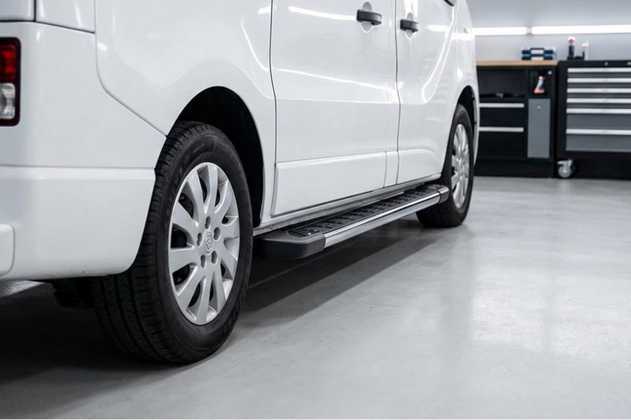 Renault Trafic 2015- Progi Boczné RedLine V1 (2 szt., Aluminium) Image